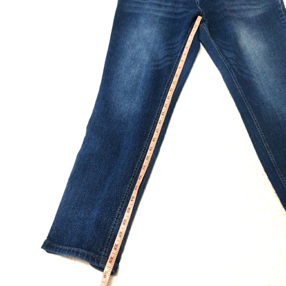 Jean's Denim embroidered jeans. - Picture 6 of 9